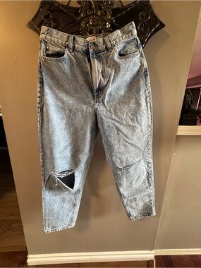 Acid Wash Light Blue Relaxed Tapered Woman’s Distressed Jeans